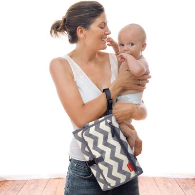 Skip Hop Petit Sac à Langer Chevrons 4 Skip Hop Petit Sac à Langer Chevrons – Image 4